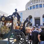 El funeral de Casamonica congregó a una multitud en la iglesia romana de Don Bosco