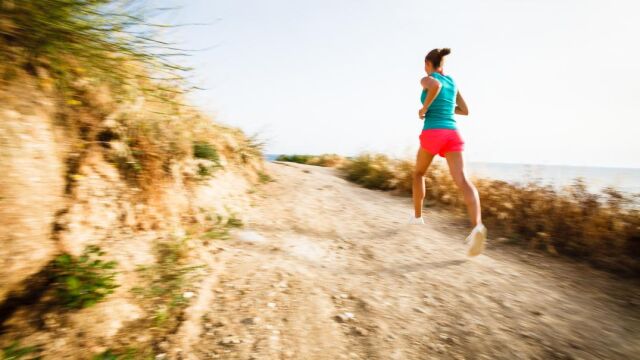 Las mujeres que hacen running deben tener especial cuidado con el pecho y con el suelo pélvico