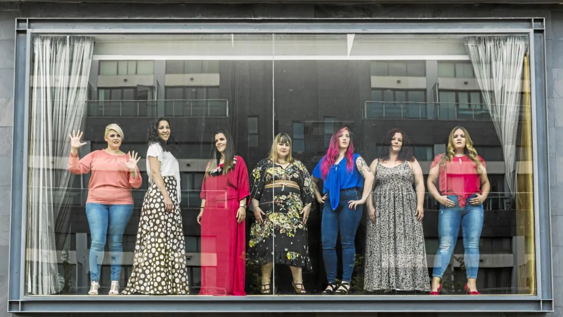 Un grupo de mujeres «curvy» posa para LA RAZÓN en el Hotel Ciudad de Móstoles / Alberto R. Roldán