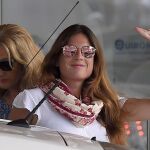 Lourdes Montes con su madre Lourdes Parejo en la clínica Quirón de Zaragoza