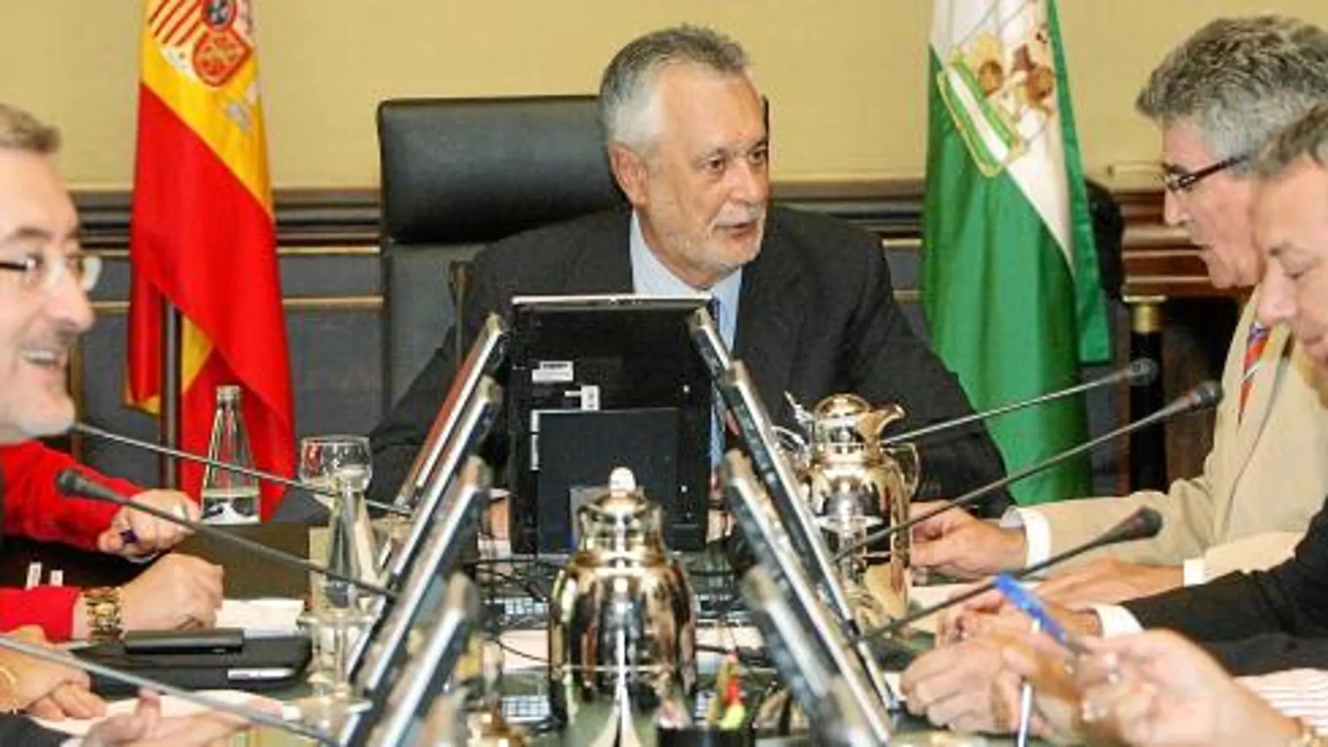 Griñán niega recortes pero anuncia un Presupuesto «muy restrictivo»
