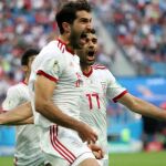 Karim Ansarifard y Vahid Amiri celebran el gol que daba la victoria a Irán. Efe