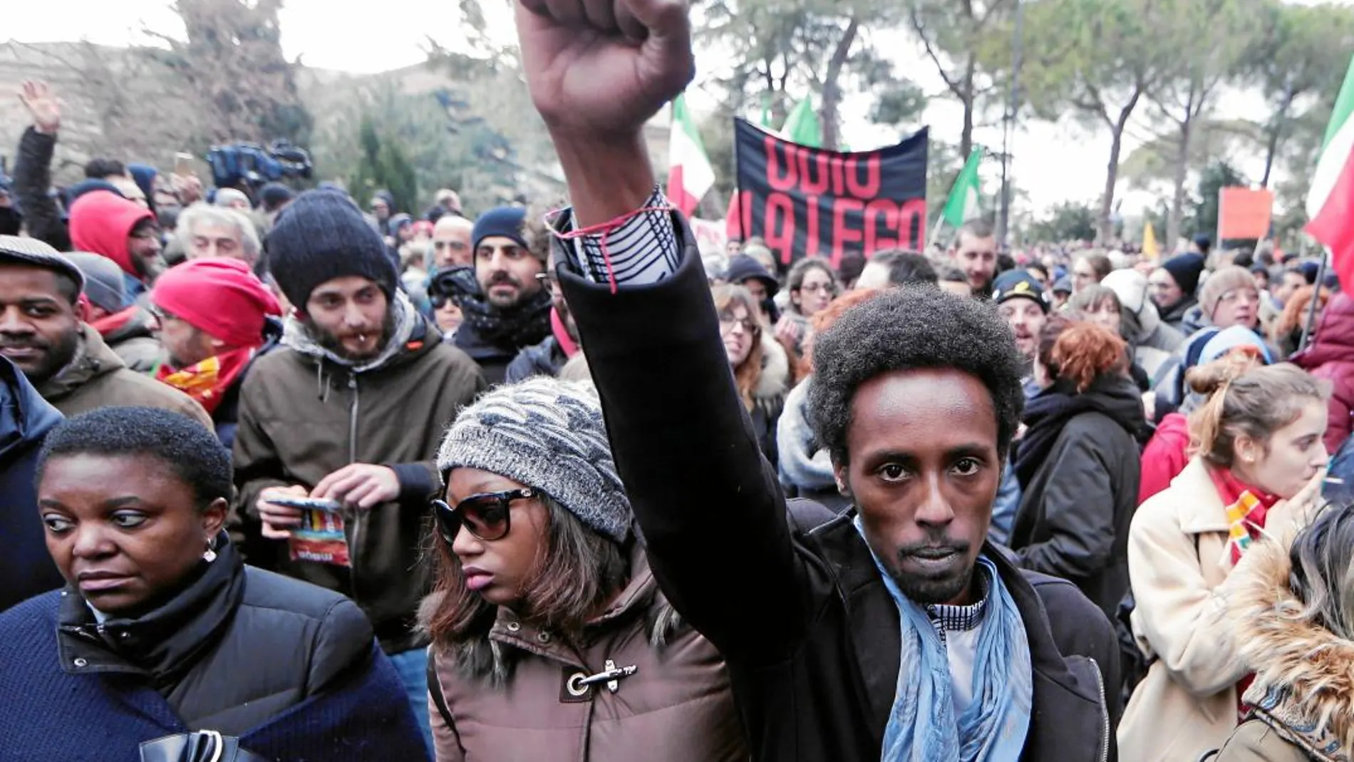 Manifestación en Macerata contra el ataque xenófobo contra inmigrantes africanos por un joven neonazi que dejó seis heridos el 3 de febrero