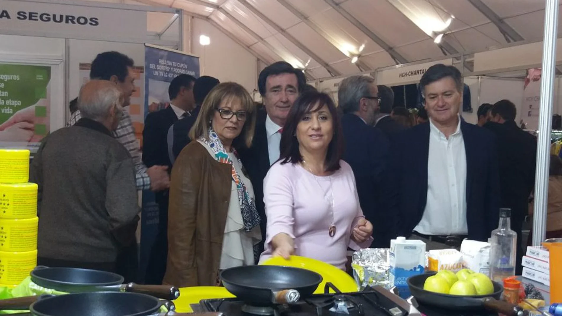 El presidente de la Diputación de Segovia, Francisco Vázquez, visita la Feria de Cuéllar