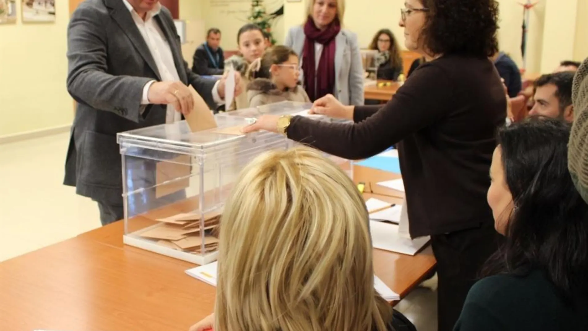 El PP sube seis puntos en la Región de Murcia y mantiene sus cinco escaños