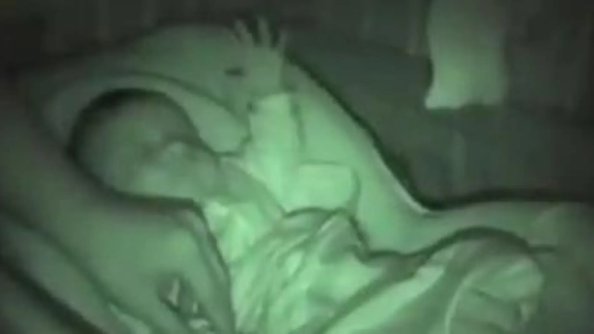 El niño-muelle y la risa contagiosa de su madre hacen reír en internet