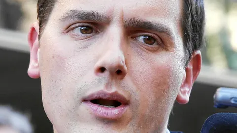 Guante blanco con Pedro Sánchez