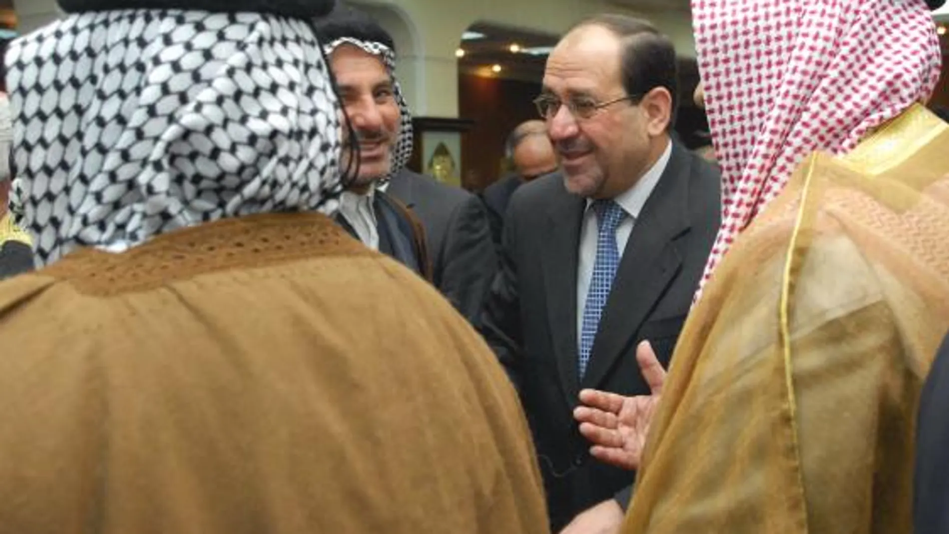Al Maliki advierte de que la reducción del presupuesto para 2009 hace peligrar el progreso del país