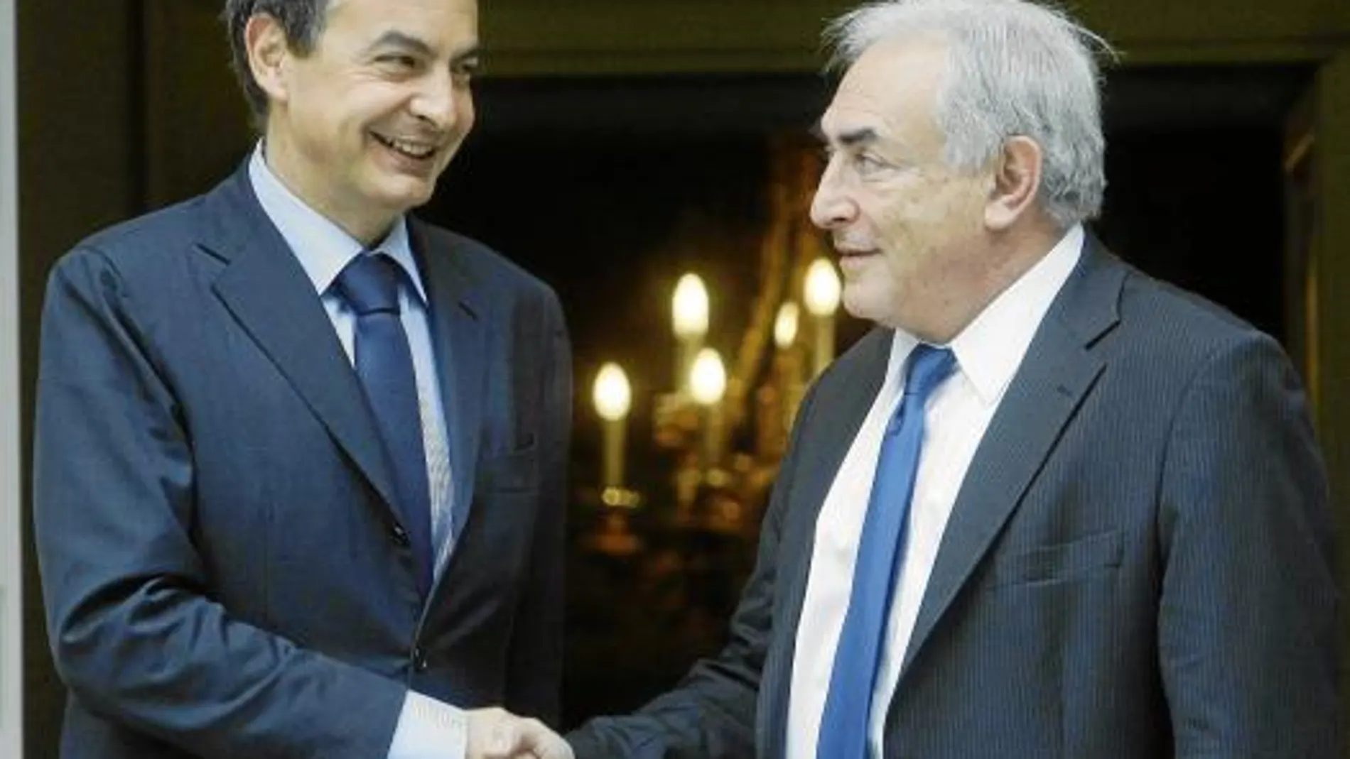 El organismo que preside Dominique Strauss-Kahn ha lanzado severas advertencias al Ejecutivo de José Luis Rodríguez Zapatero