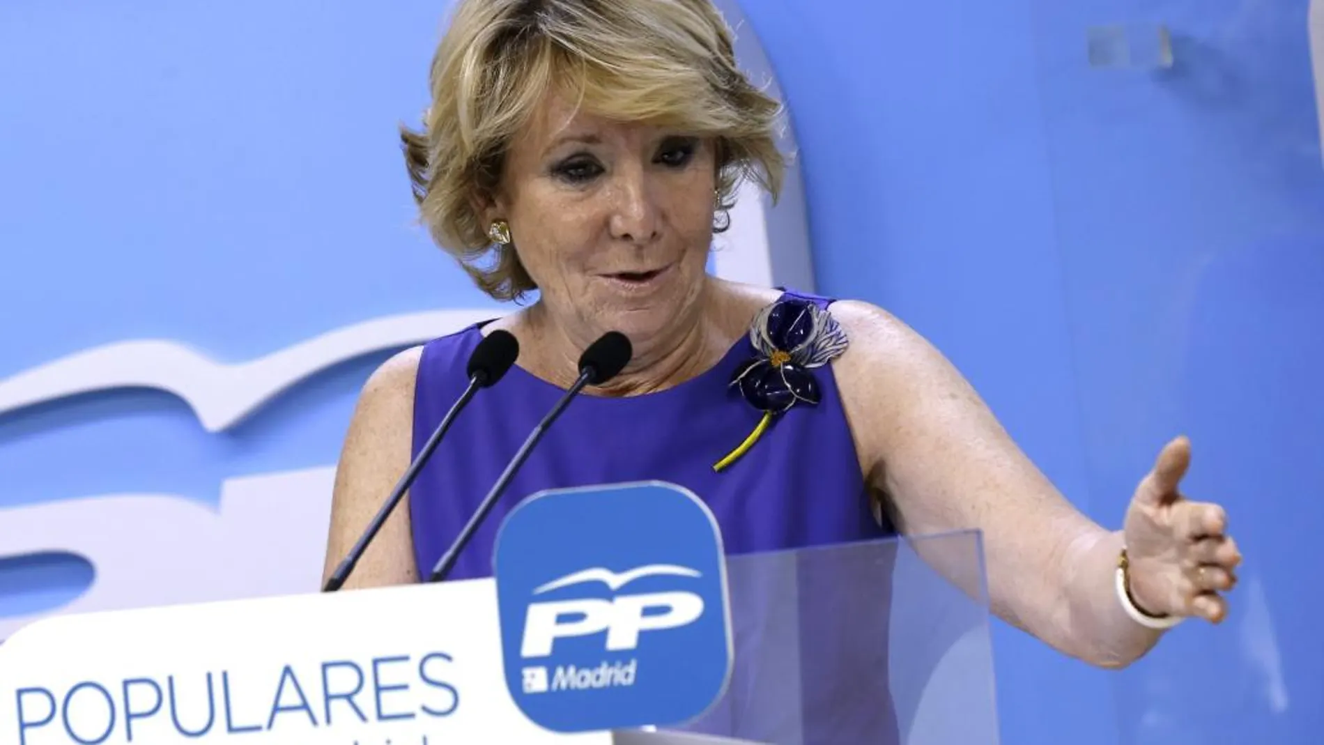 La presidenta del PP de Madrid, Esperanza Aguirre durante la rueda de prensa ofrecida para informar de los asuntos tratados en la reunión del Comité de Dirección del partido