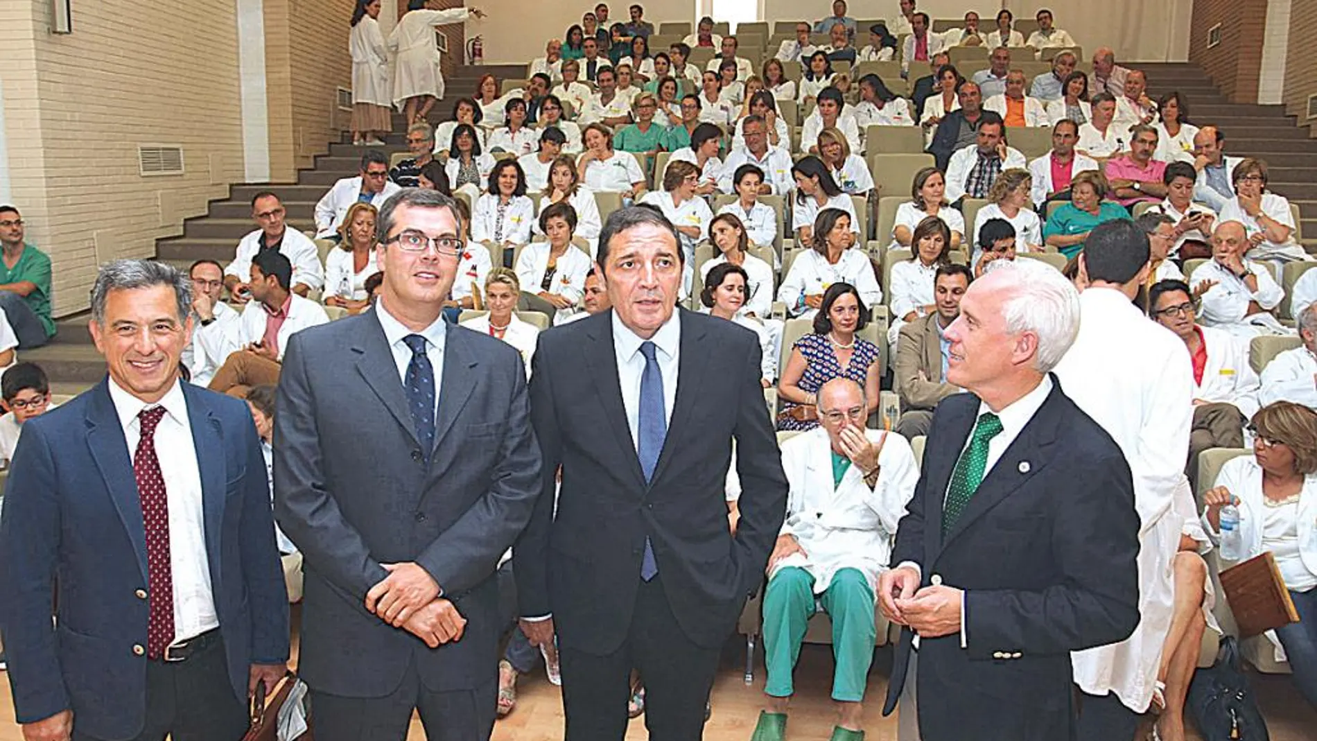 Sáez Aguado y Luis Domingo González, entre otros, presentan al nuevo gerente del Hospital de Palencia, Felipe Mielgo