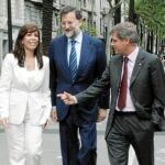 Alberto Fernández llevó ayer a Rajoy y a Sánchez-Camacho a la Diagonal, símbolo del «declive» del mandato socialista en Barcelona