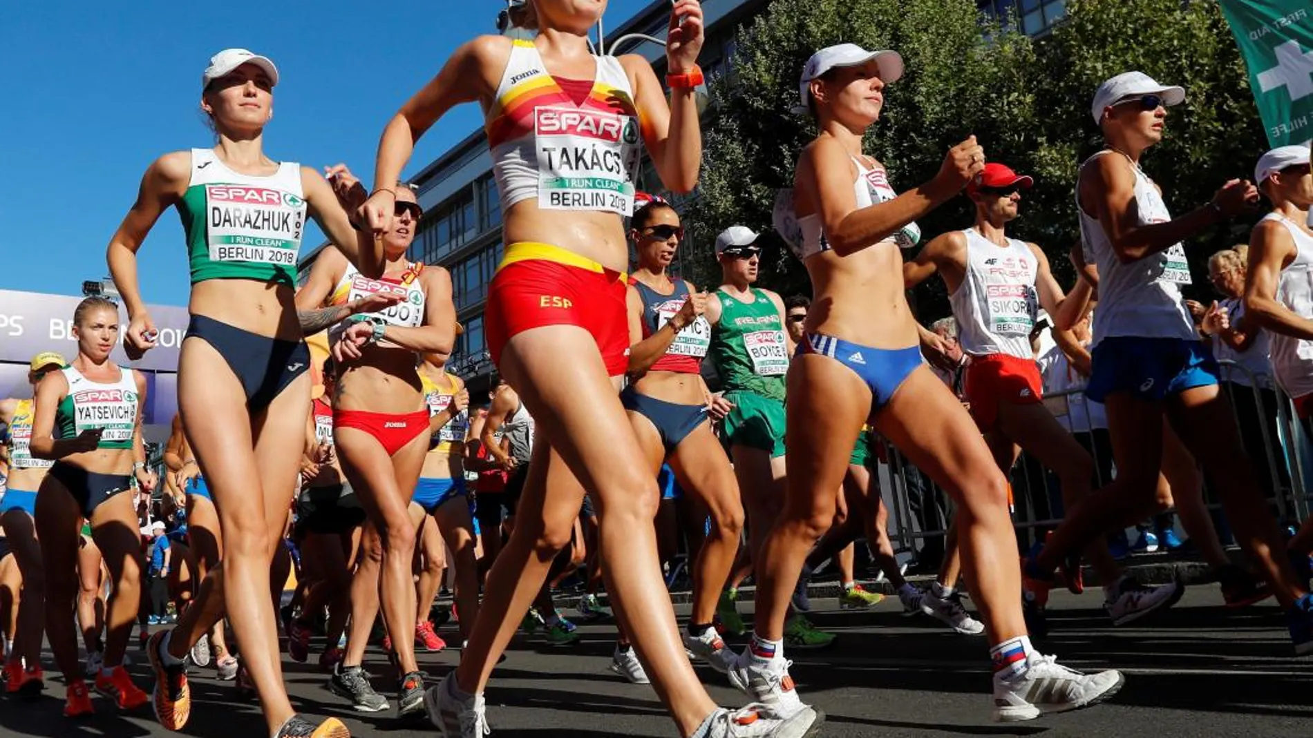 La atleta española Julia Takacs en los 50km marcha femenina y masculina en Berlín (Alemania)
