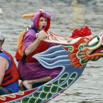 Los Barcos Dragón viste de color las aguas de Hong Kong