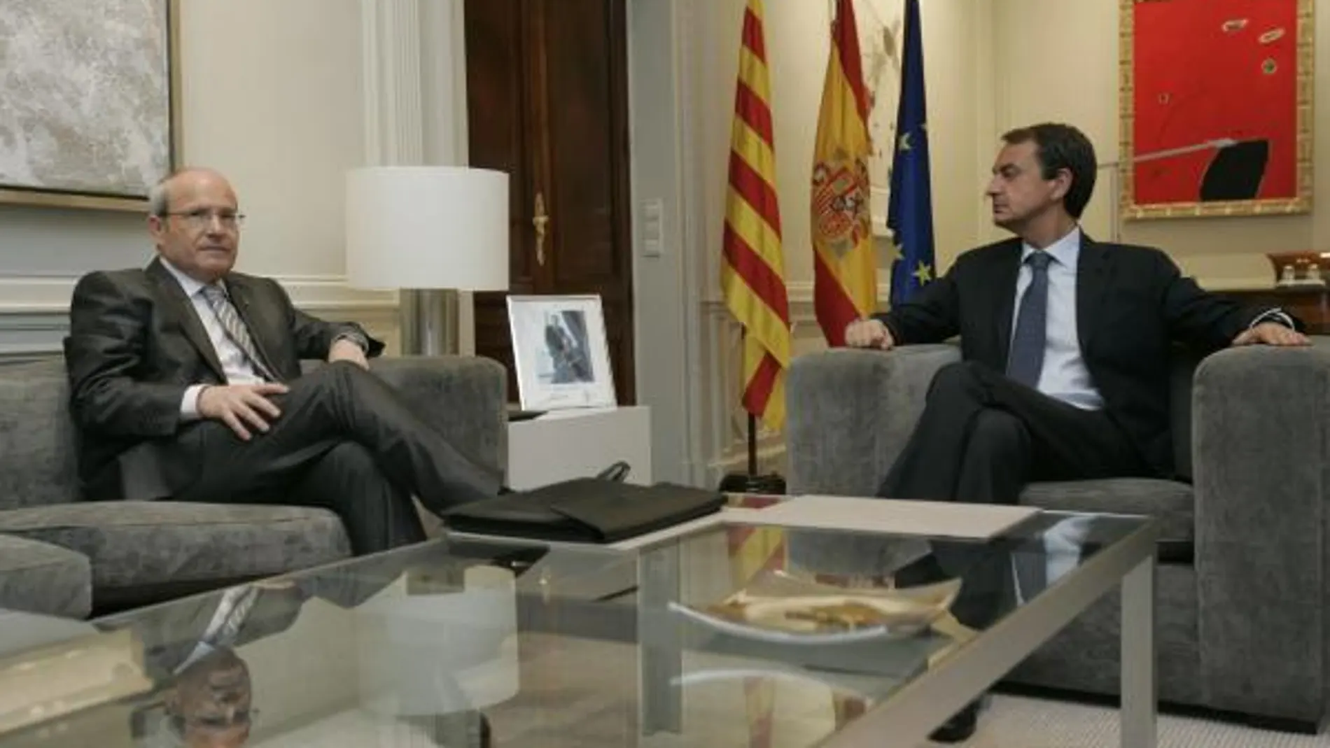 Zapatero y Montilla analizan en Moncloa el desarrollo del Estatut / Connie G. Santos
