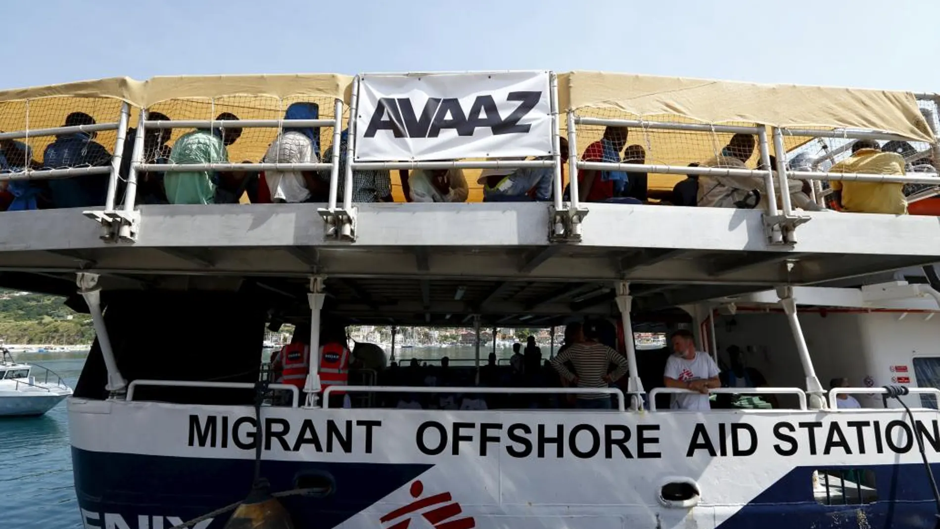 Italia rescata a 1.800 inmigrantes vivos y cinco muertos en siete embarcaciones