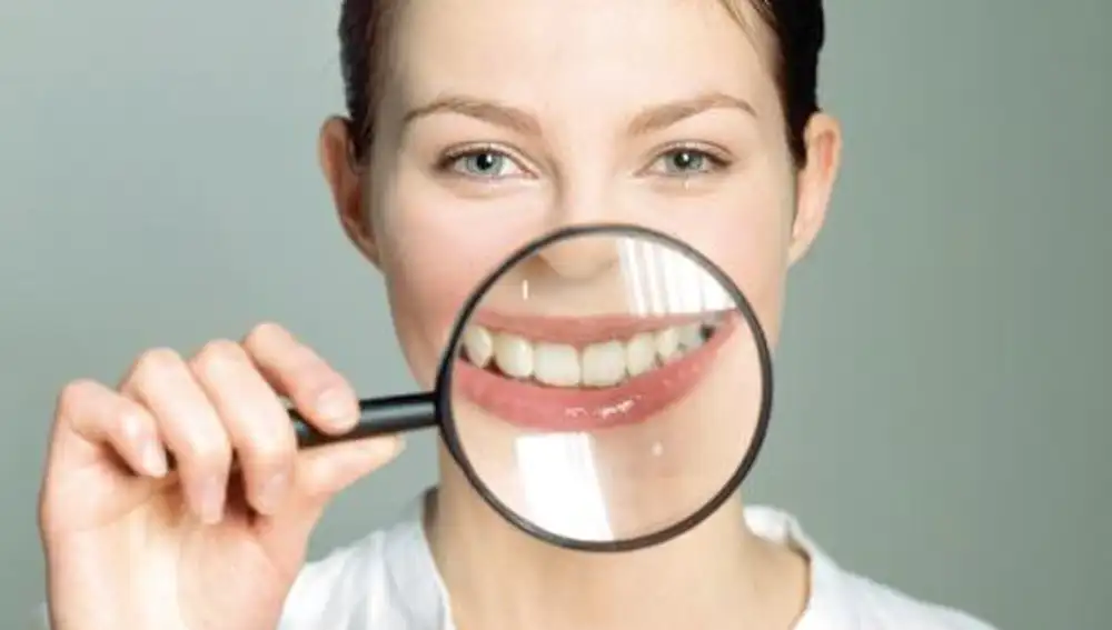 Los dientes frontales generalmente tienen una sola raíz, pero los dientes posteriores pueden tener hasta tres raíces