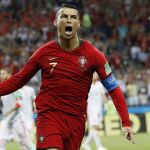 Cristiano Ronaldo celebra uno de sus tres goles anotados ante España / Ap