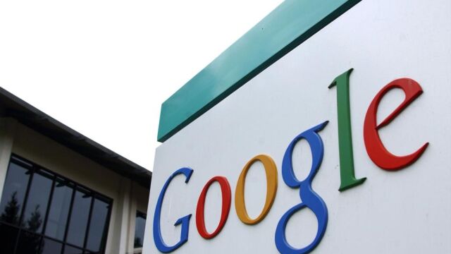 El logotipo de Google, en los alrededores de su sede en Mountain View, California