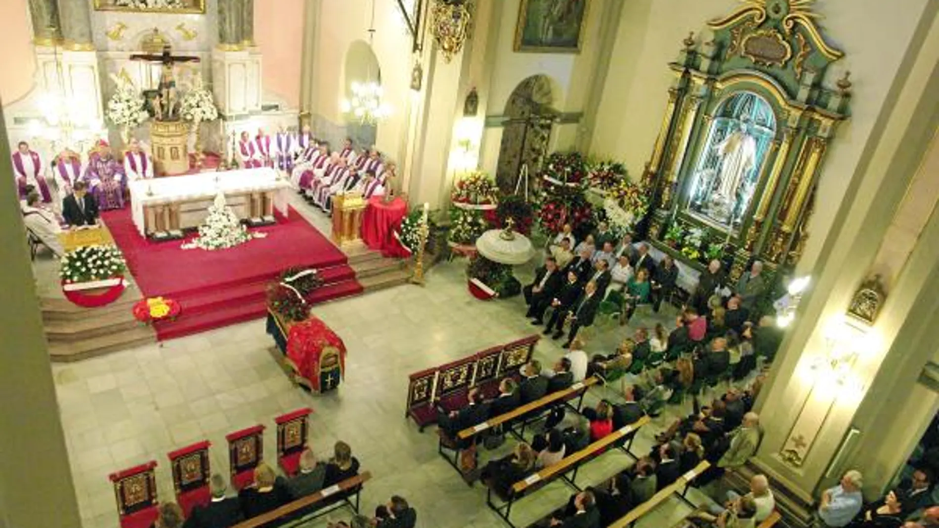 Imagen de archivo de una misa funeral