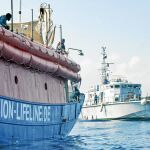 El «Lifeline» sigue sin rumbo; Italia y Malta se niegan a que desembarque en sus puertos