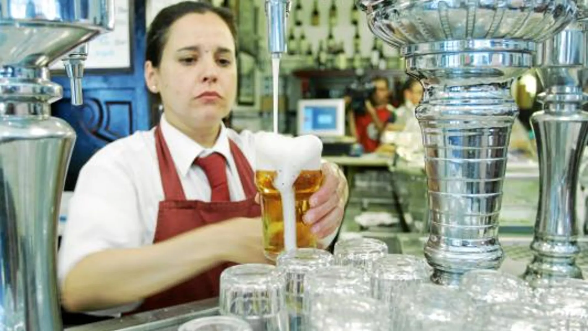 En el sector Servicios el paro descendió en 400 personas debido a que la época estival fomenta el empleo