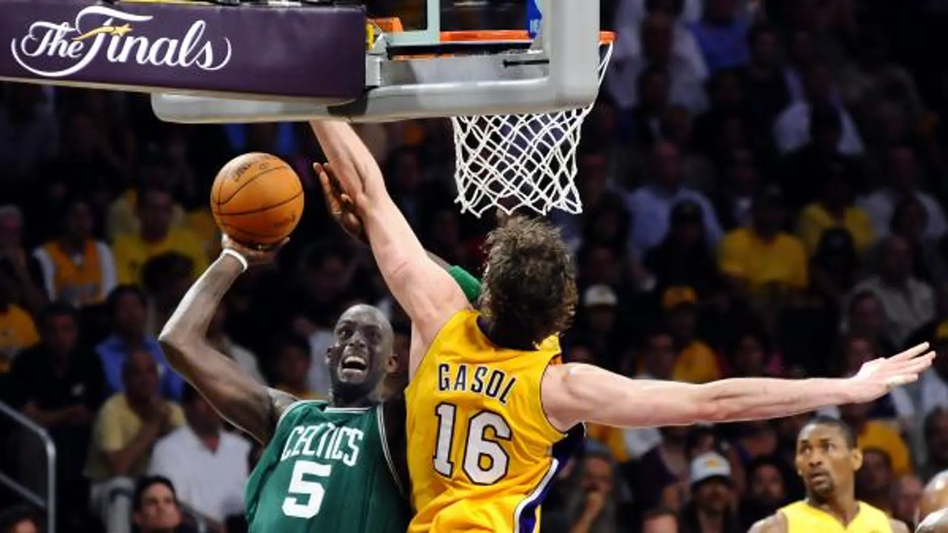 89-67. Los Lakers, con Gasol al borde del triple-doble, fuerzan el séptimo partido