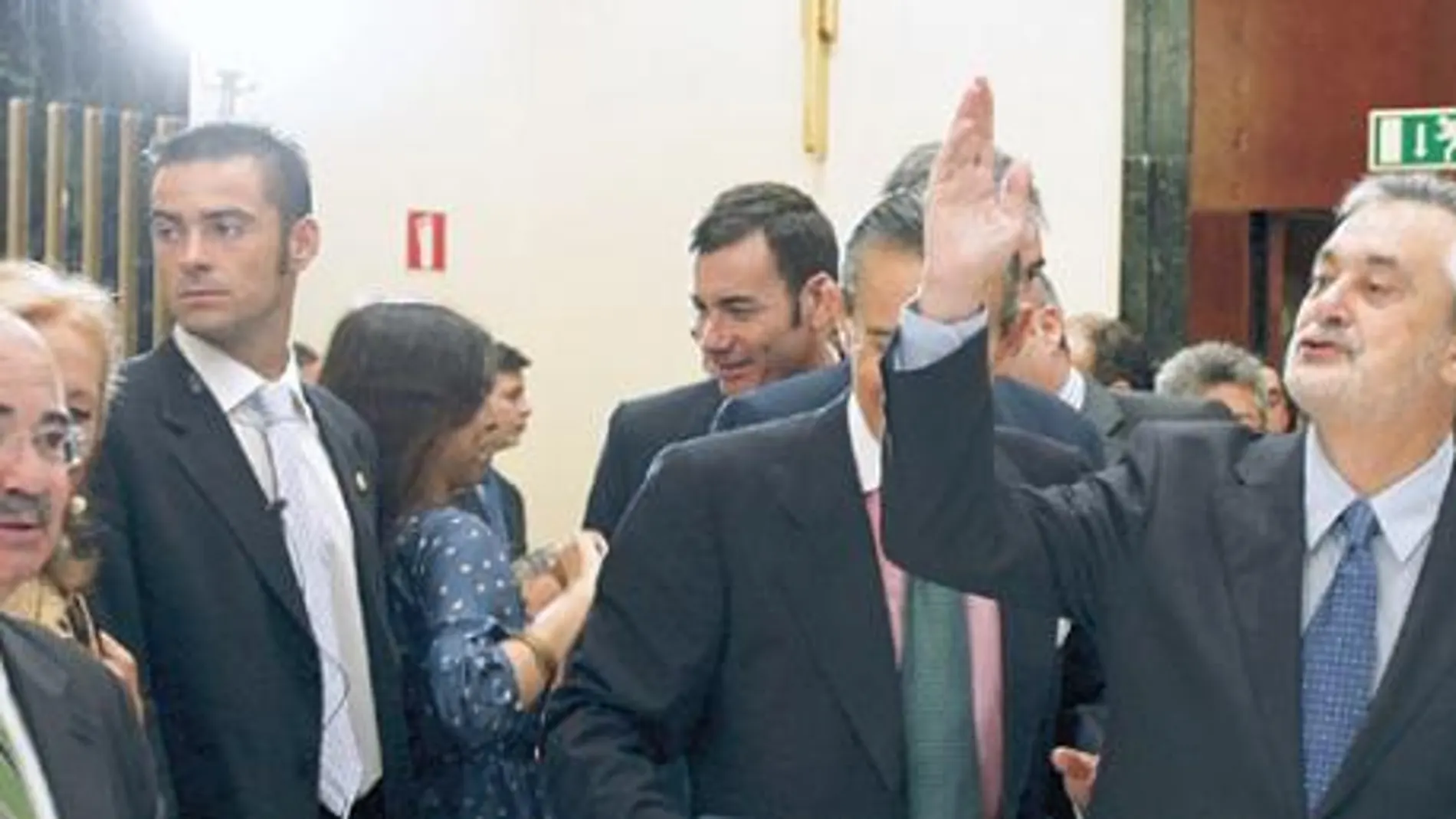 José Antonio Griñán, a la derecha, considera que la nueva financiación es la única que garantiza el acceso a la Educación y la Sanidad