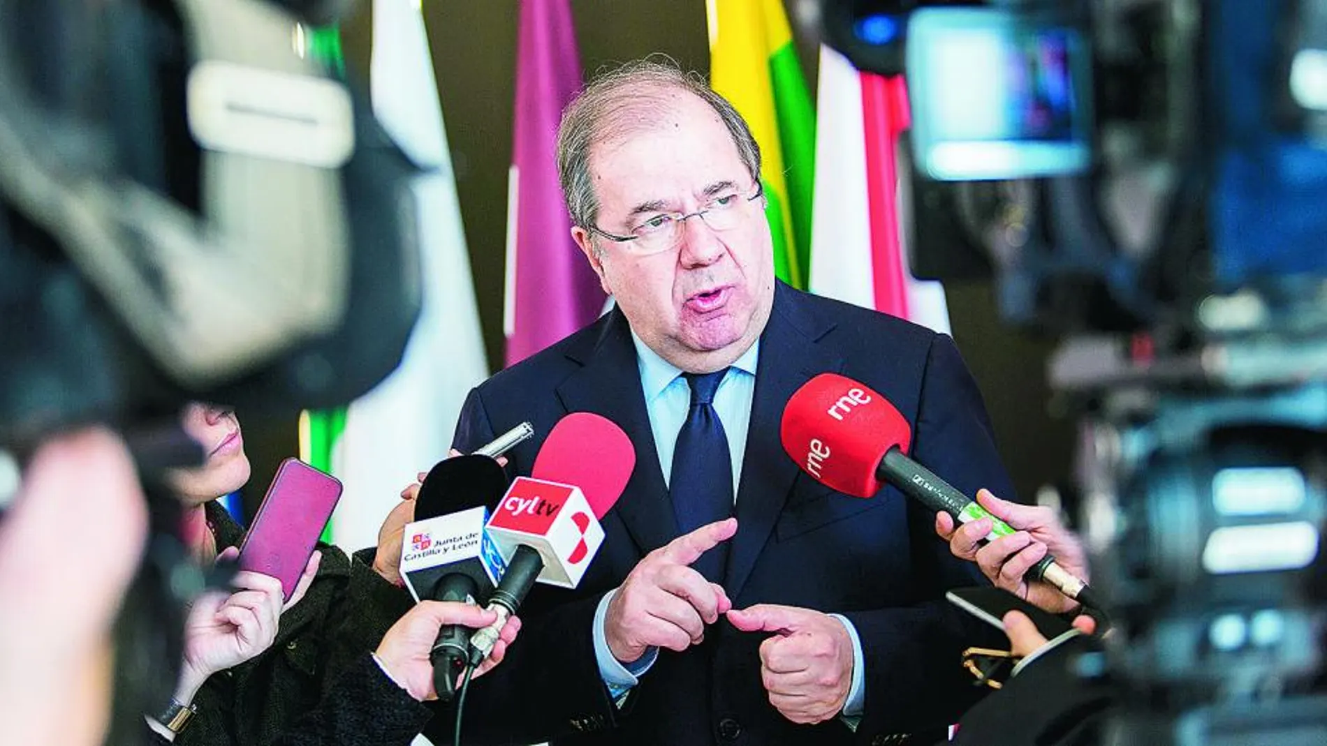 El presidente Herrera atiende a los medios de comunicación tras presentar el dictamen en el Comité de las Región de la Europa de la Unión