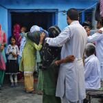 Familiares y amigos de Mohammad Akhlaq lloran su muerte en Bisara, en Uttar Pradesh, India