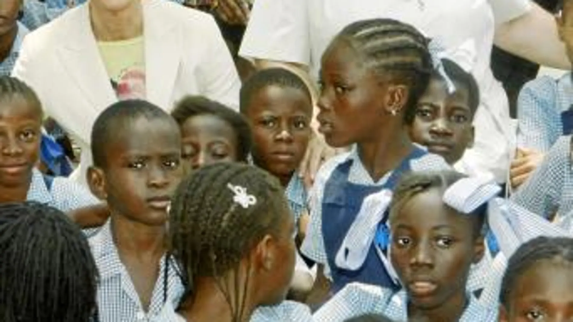 De la Vega con las Hijas de la Caridad, en Haiti, tras el terremoto