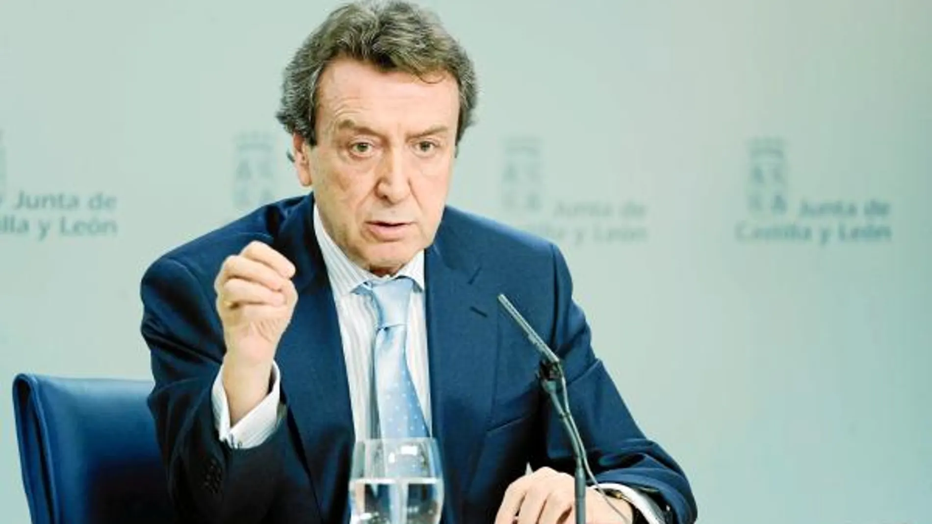 El portavoz de la Junta ve «injusto» que Fernández Ordoñez culpe a las comunidades de no reducir el déficit