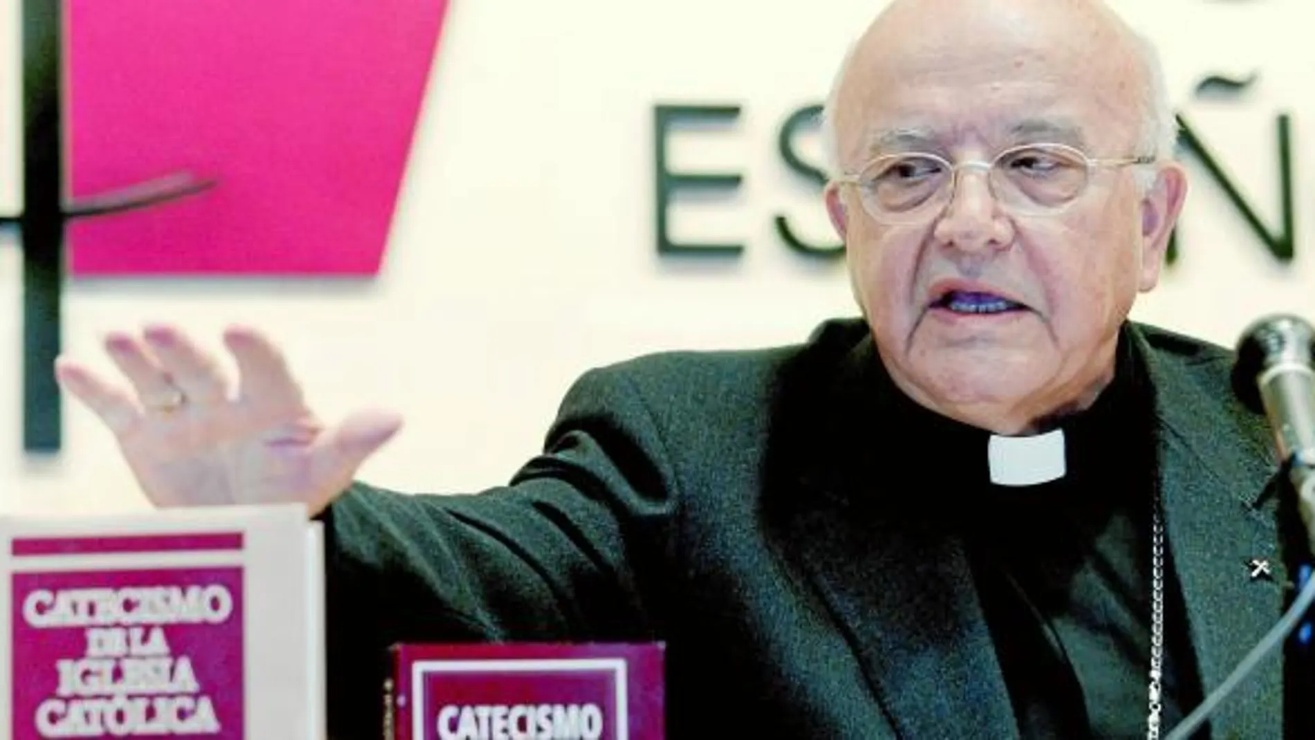 José Manuel Estepa Llaurens Arzobispo castrense emérito «Estuve en su equipo y fui testigo de la entrega de monseñor Estepa en la elaboración del nuevo Catecismo»