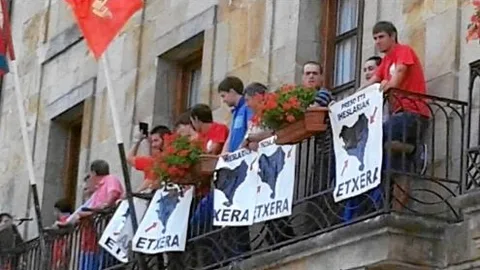 Bildu también colocó la ikurriña en las fiestas de Echarri Aranaz
