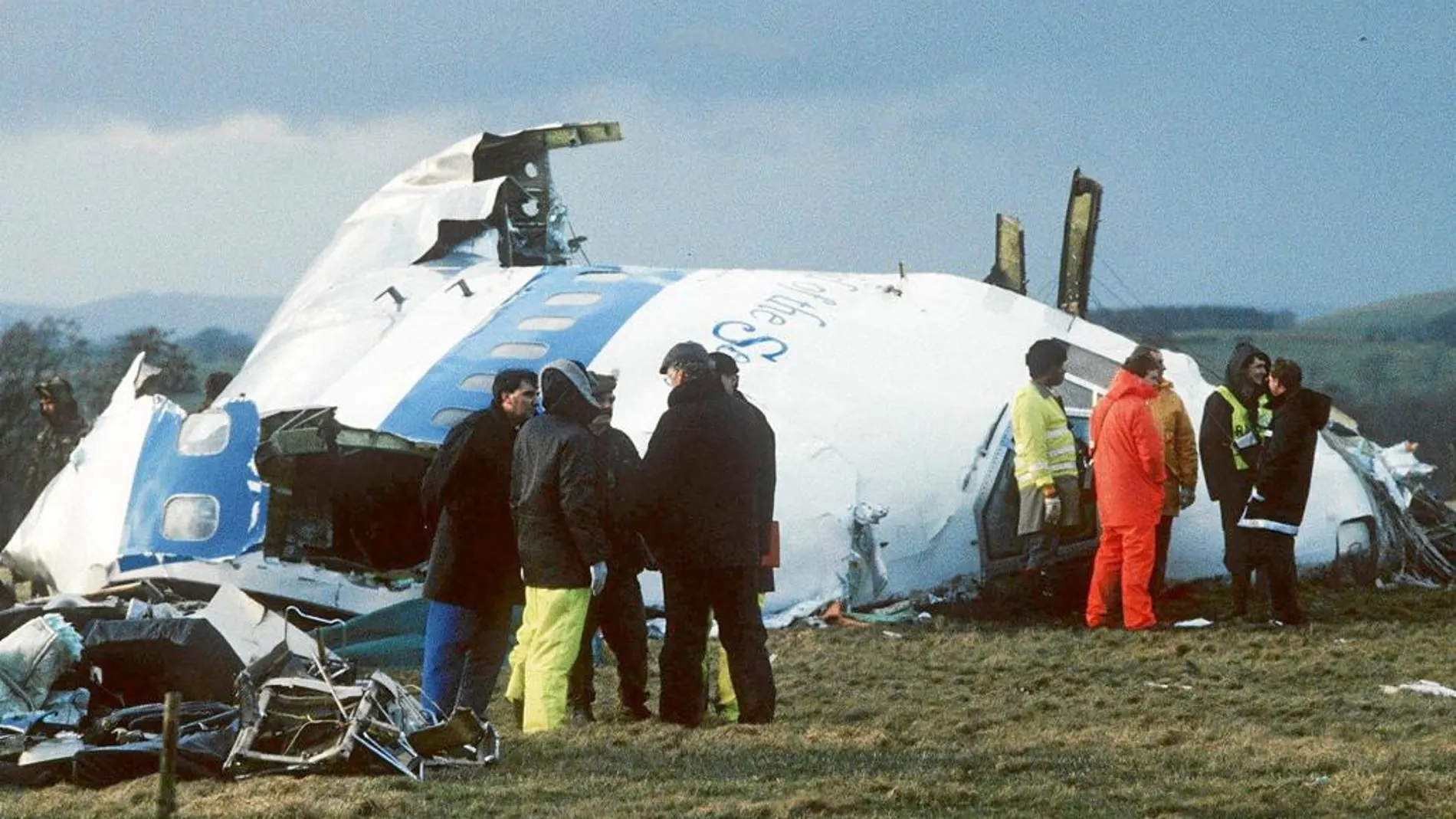 Restos del Jumbo de la Pan Am tras caer a tierra por el estallido de una bomba escondida en un cassette