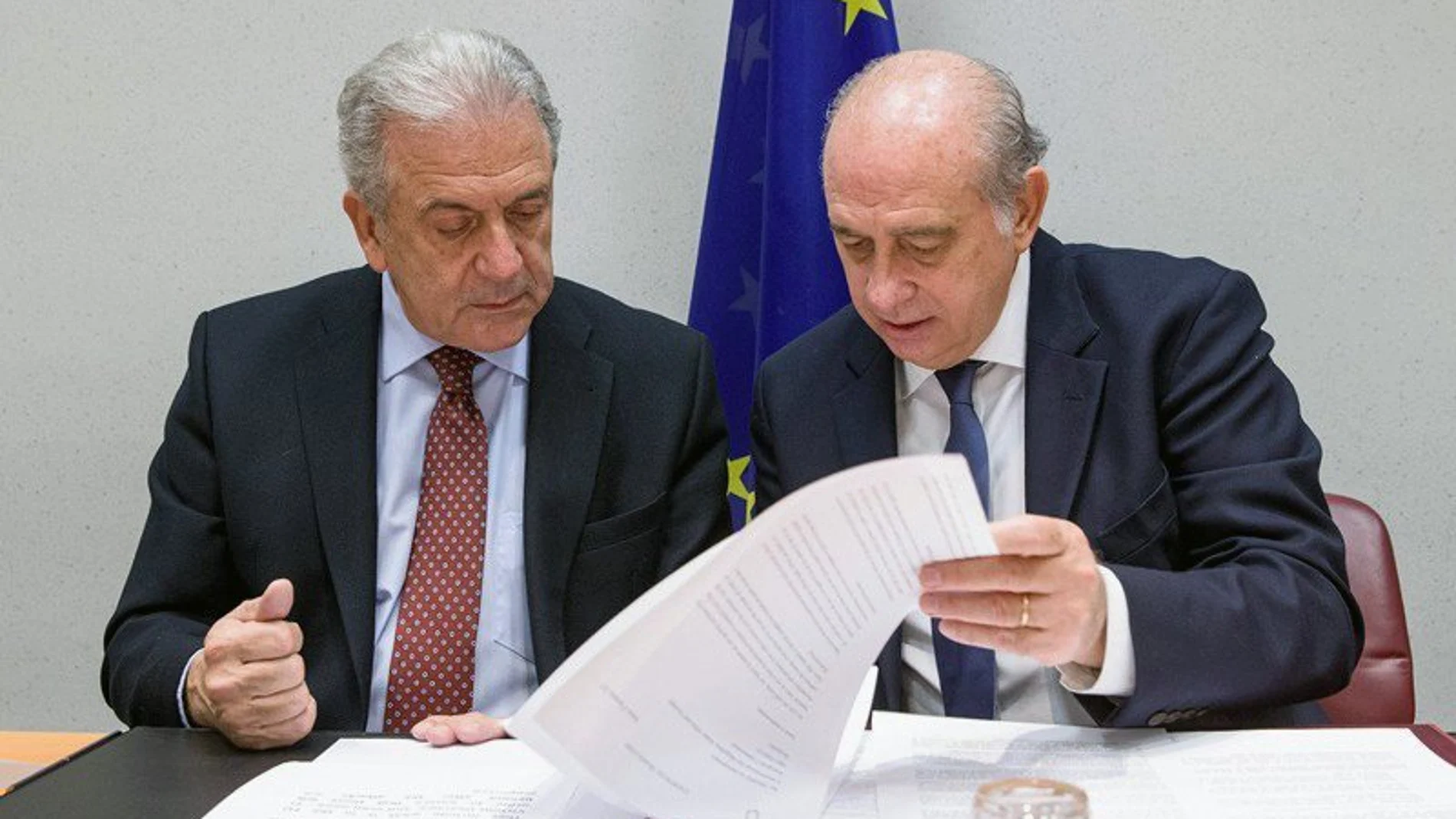El ministros del Interior del ministro, Jorge Fernández Díaz, y el comisario europeo de Interior, Dimitris Avramopoulos