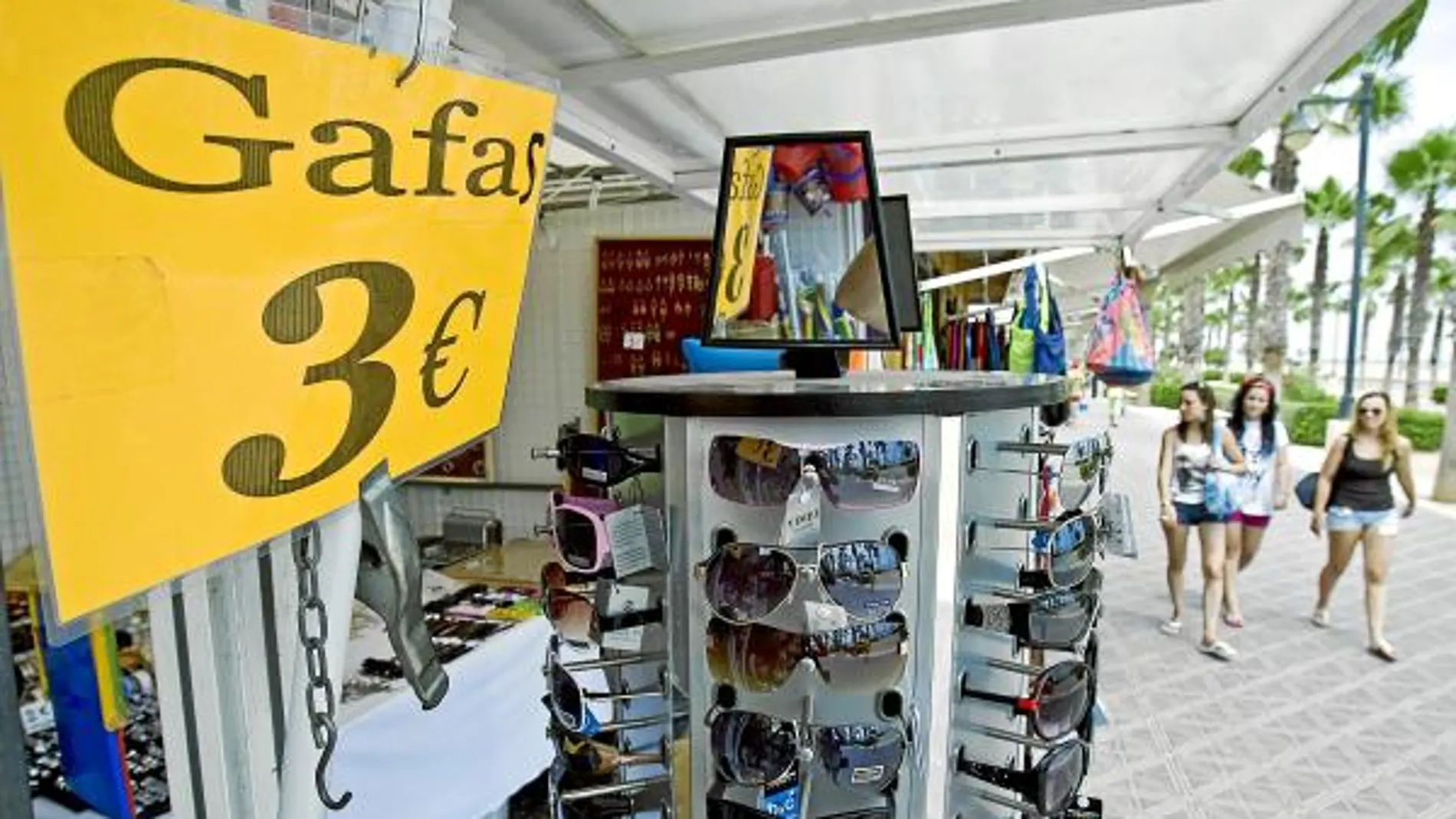 Los pueblos vigilarán la venta de gafas de sol no homologadas