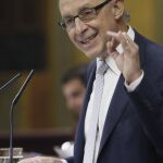 El ministro de Hacienda, Cristóbal Montoro, durante su intervención hoy en la sesión de control al Ejecutivo del pleno del Congreso