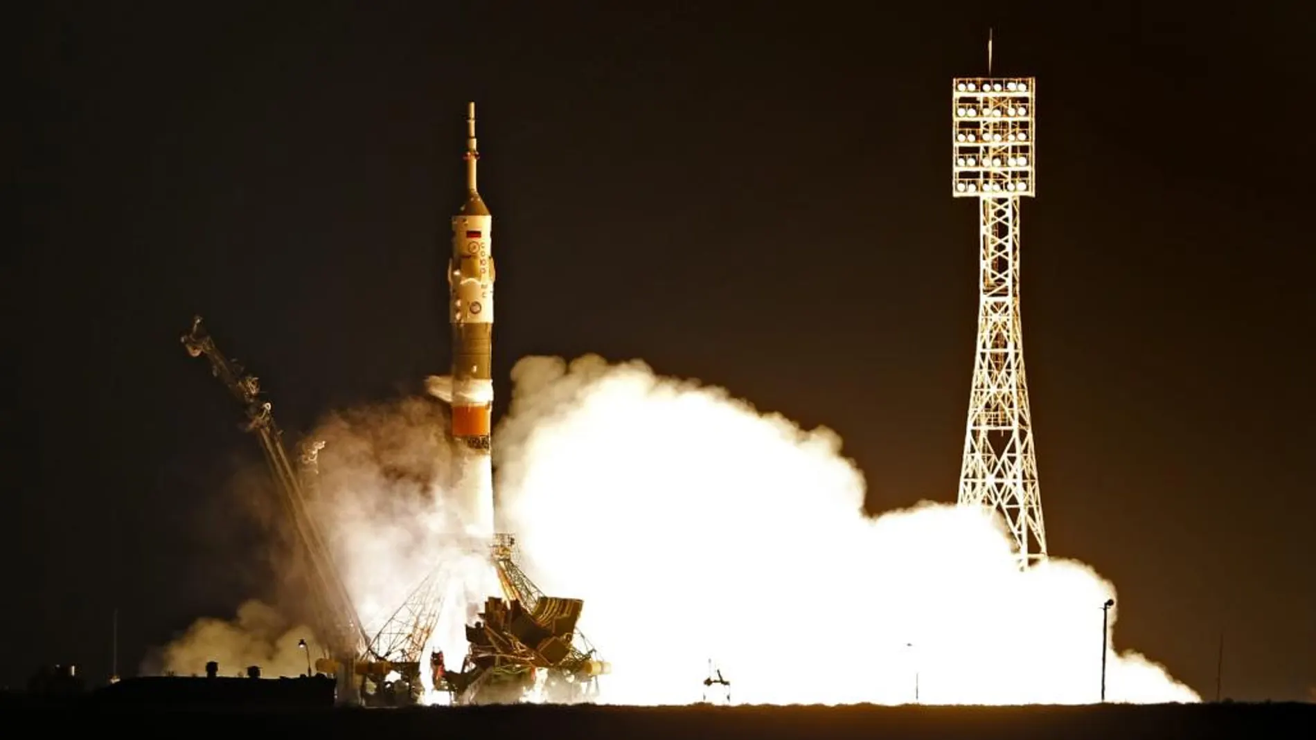 La nave rusa Soyuz MS-03 despegando este jueves 17 de noviembre de 2016, desde el Cosmódromo de Baikonor (Kazajistán) con tres tripulantes a bordo rumbo a la Estación Espacial Internacional (EEI)