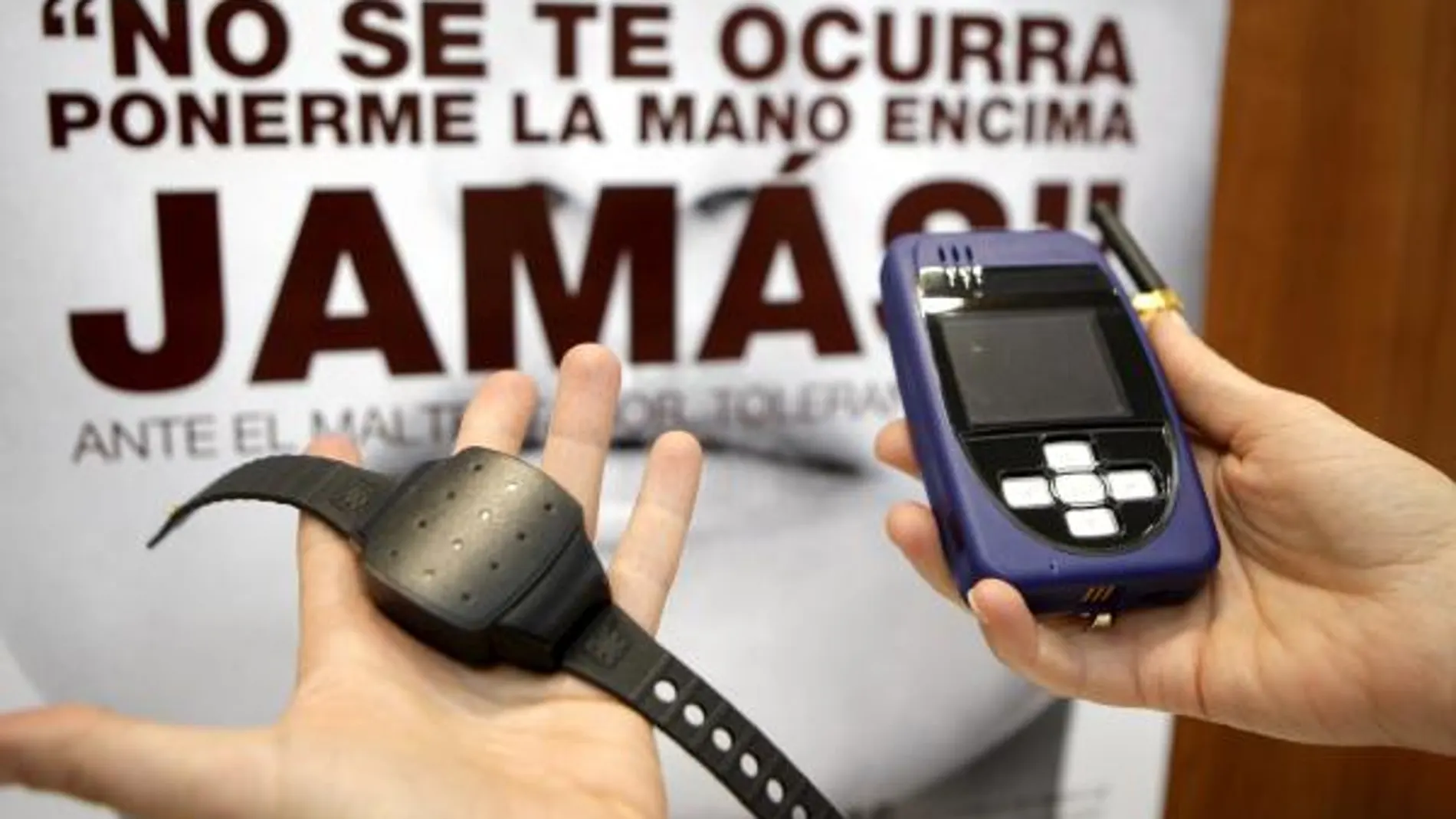 Comienzan a funcionar 3.000 pulseras para controlar a los maltratadores