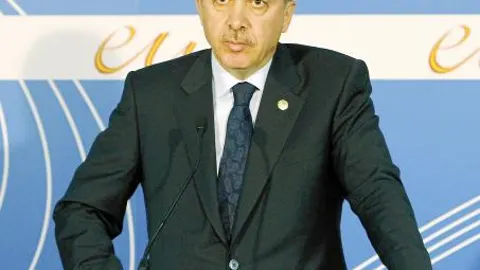El primer ministro turco, que ayer estuvo en Madrid, ejerció de mediador