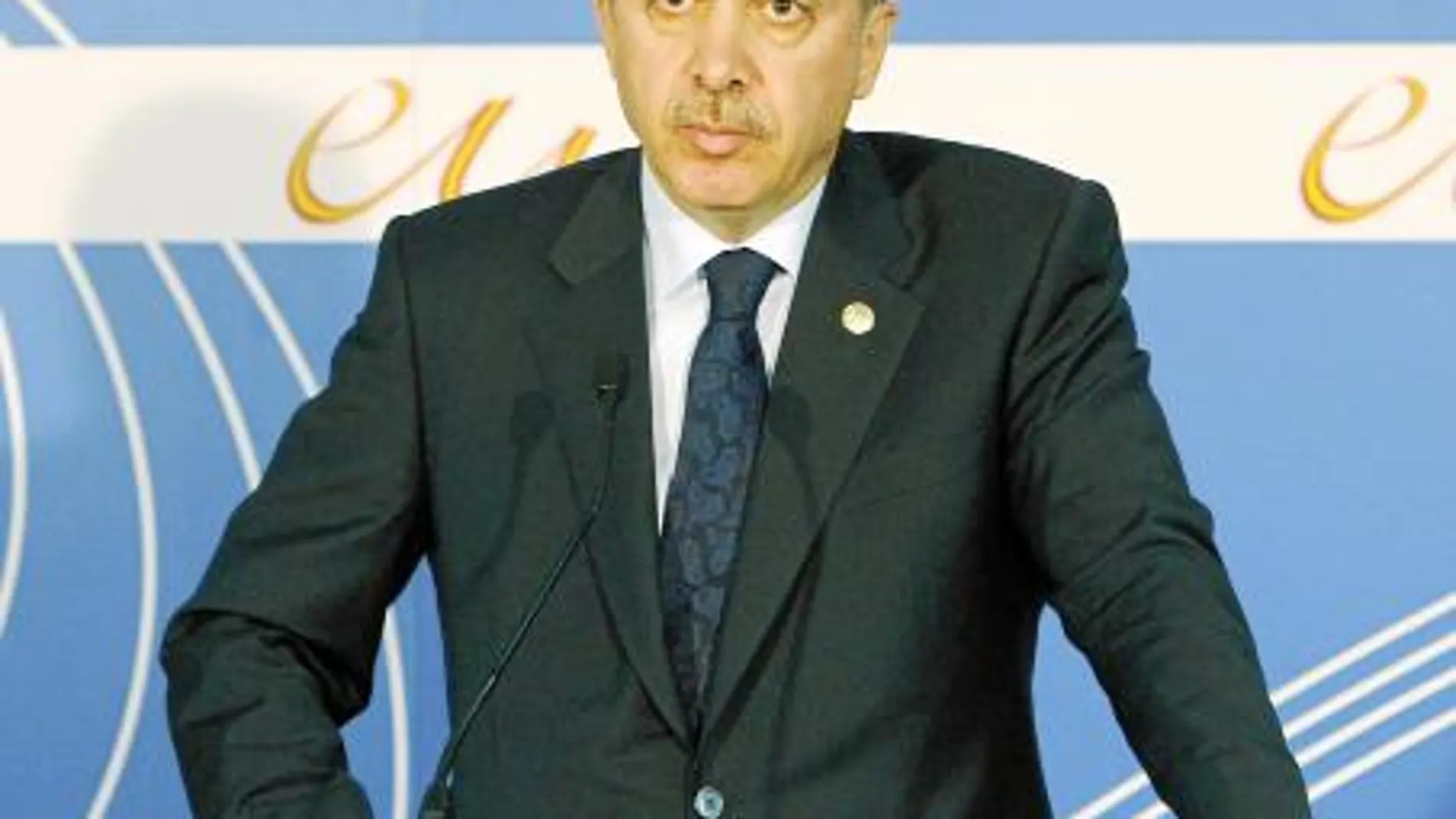 El primer ministro turco, que ayer estuvo en Madrid, ejerció de mediador