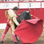El tercer toro derrota en la muleta de Ruén Pinar, que cortó una oreja ayer en Santander