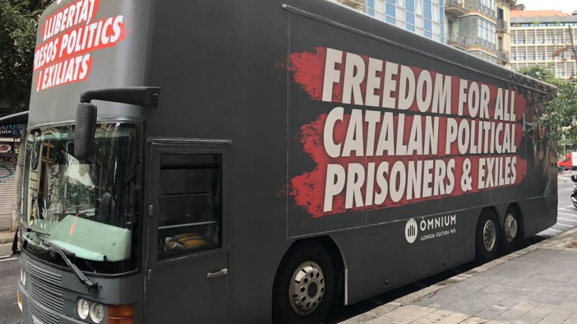 Uno de los autobuses de la campaña de los "presos políticos"