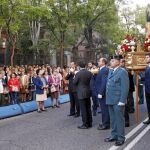 Centenares de personas asistieron a la tradicional procesión de la Nuestra Señora del Pilar en el barrio de Salamanca