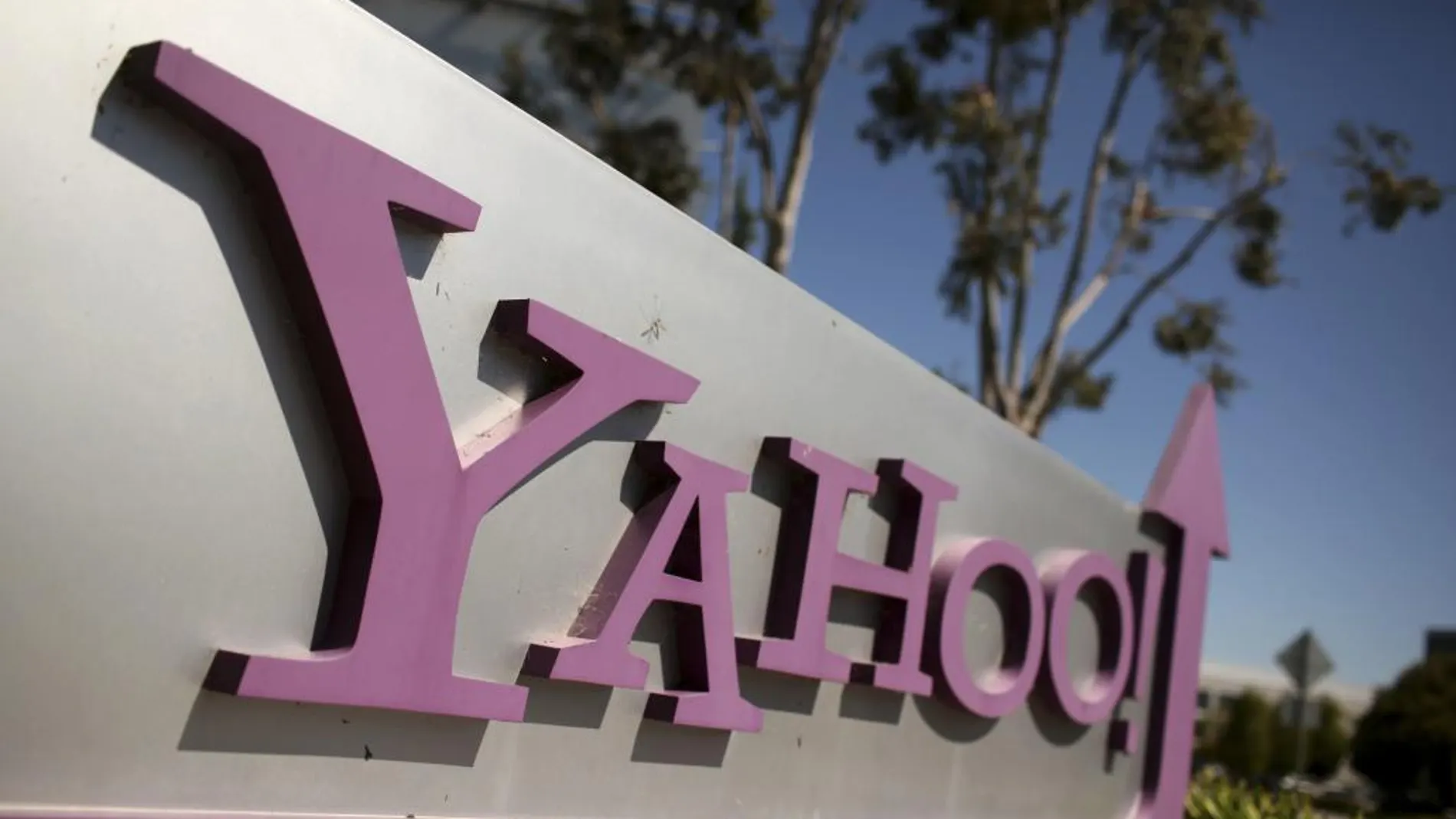 El logotipo de Yahoo de la sede de la empresa, situada en Sunnyvale, California