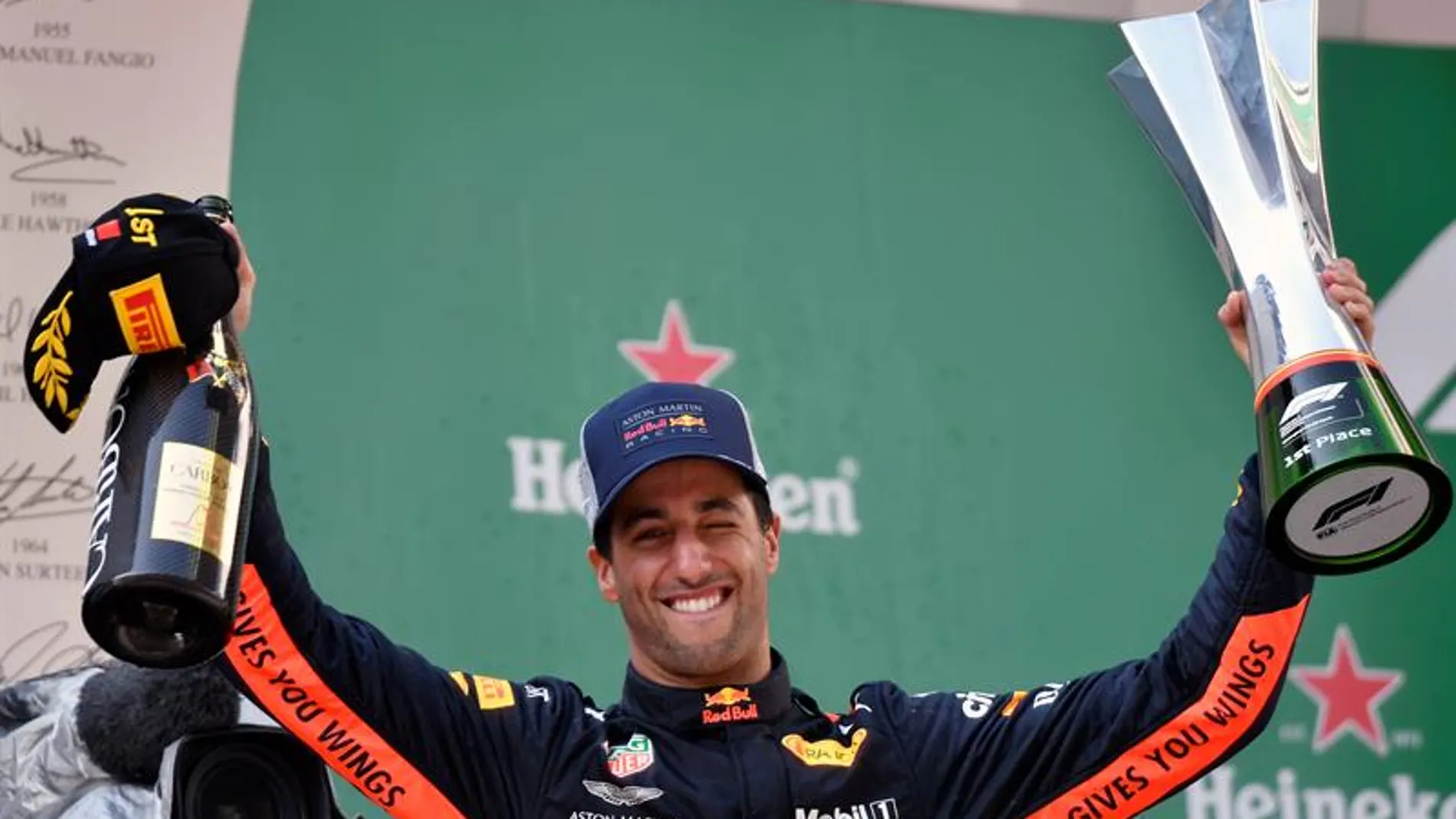 Ricciardo vence con un motor Renault