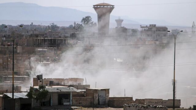 Combates entre la guerrila kurda y el Estado Islámico en la zona kurda de Siria.