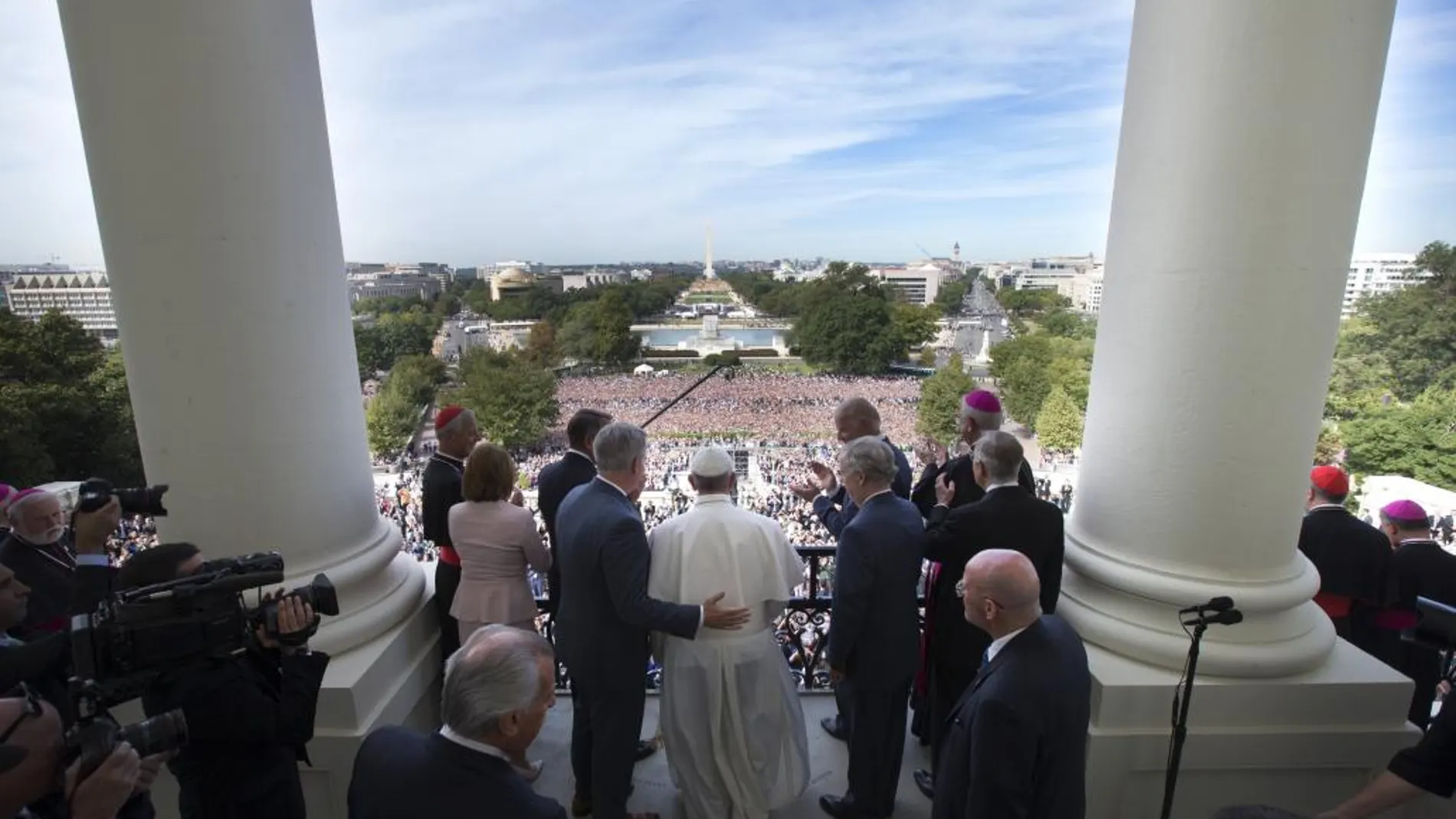 El Papa, acompañado de algunos miembros del Congreso