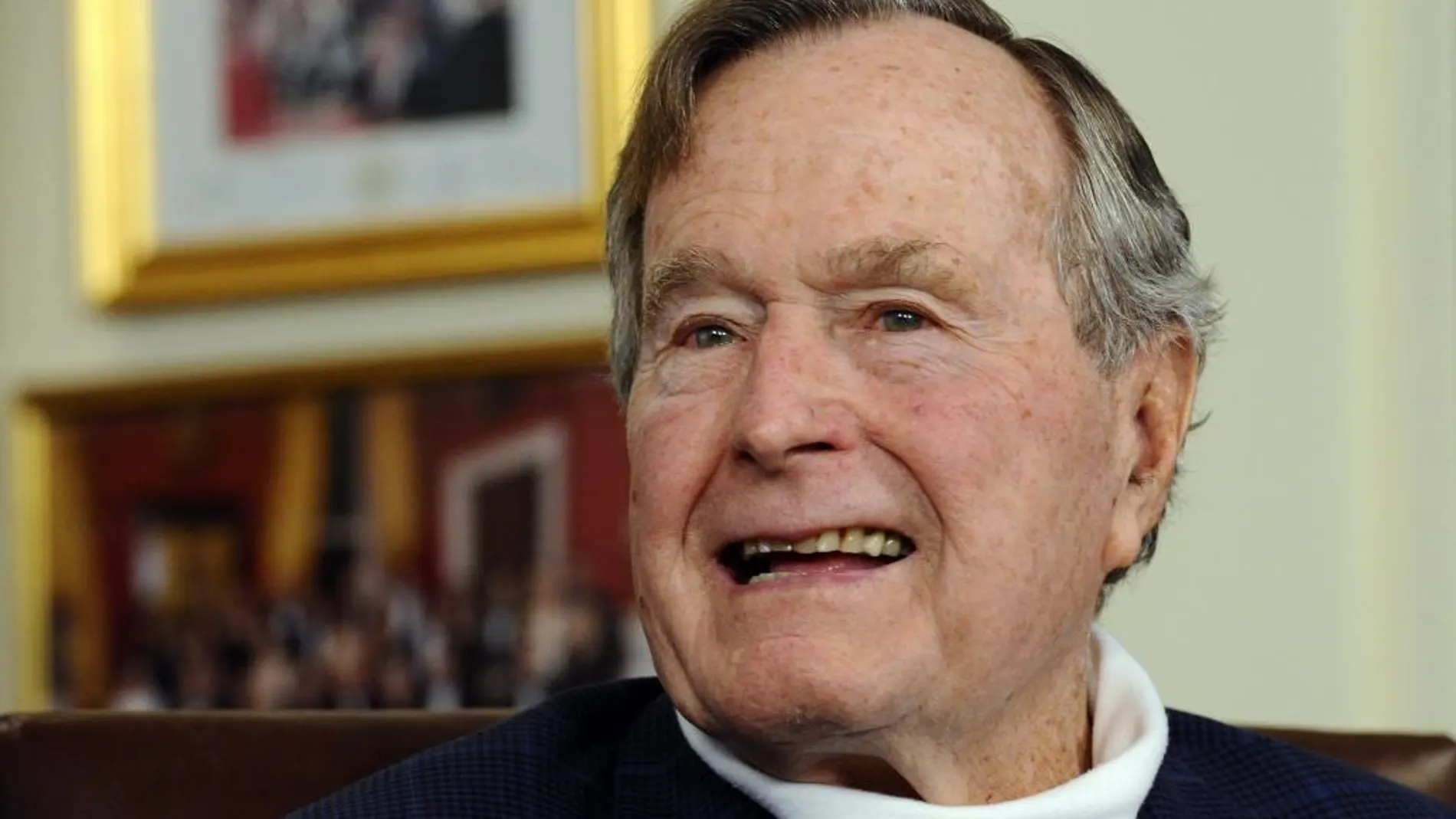 Fotografía de archivo del expresidente estadounidense George H.W. Bush.